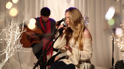 Sabrina_Carpenter_Home_for_the_Holidays_Disney_Playlist_Christmas_Sessions_20145B12-20-025D.PNG