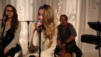 Sabrina_Carpenter_Home_for_the_Holidays_Disney_Playlist_Christmas_Sessions_20145B12-20-055D.PNG