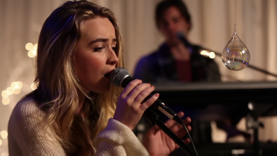 Sabrina_Carpenter_Home_for_the_Holidays_Disney_Playlist_Christmas_Sessions_20145B12-20-285D.PNG