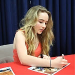 Sabrina_Carpenter_signs_autographs_Aug_14_2014.jpg