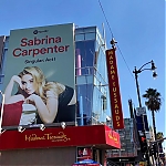 Sabrina_Meets_Instagram_1080p_WEB-DL_DD5_1_H264-TVSmash_mkv1655.jpg