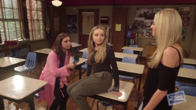 GIRL_MEETS_WORLD_High_School_Set_Tour_mp40311.jpg