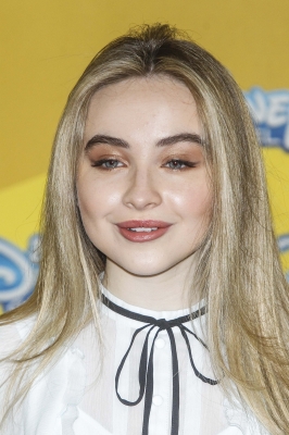 Picture_Pub_Sabrina_Carpenter_02~11.jpg