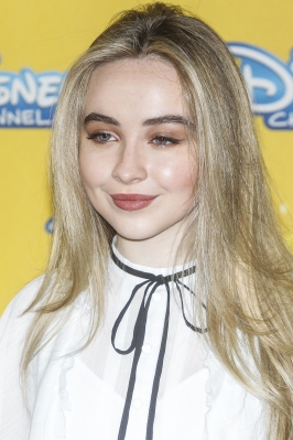 Picture_Pub_Sabrina_Carpenter_03~11.jpg