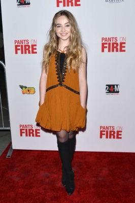 Sabrina-Carpenter--Pants-on-Fire-Premiere--02.jpg