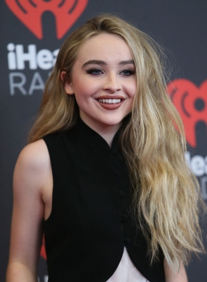 Sabrina-Carpenter-002~1.jpg