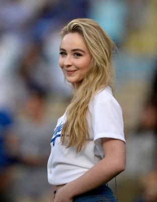 Sabrina-Carpenter-005.jpg