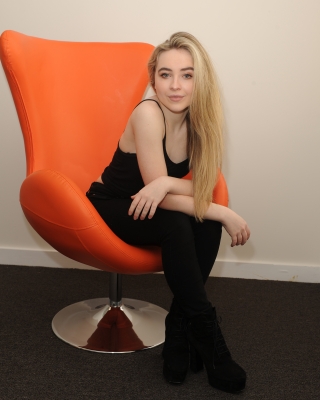 Sabrina-Carpenter-038.jpg