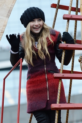 SabrinaCarpenter_88thMacysThanksgivingDayParade__281929.JPG