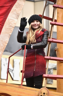 SabrinaCarpenter_88thMacysThanksgivingDayParade__282329.jpg