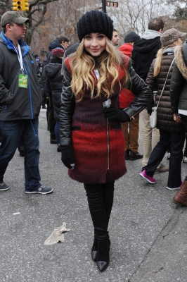 SabrinaCarpenter_88thMacysThanksgivingDayParade__28529.JPG