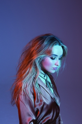 SabrinaCarpenter_PhtgHarperSmith_Pub2_copia.jpg