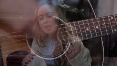Sabrina_Carpenter_-_Eyes_Wide_Open_28NYC_Acoustic29_-_YouTube_281080p29_mp40148.jpg