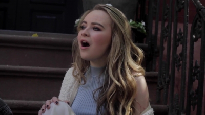 Sabrina_Carpenter_-_Eyes_Wide_Open_28NYC_Acoustic29_-_YouTube_281080p29_mp40171.jpg