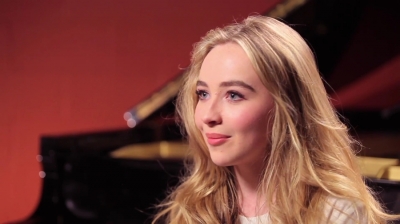 Sabrina_Carpenter_-_Sabrina_Chats_Eyes_Wide_Open22_281080p29_mp40142.jpg