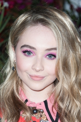 Sabrina_Carpenter_005~1.jpg