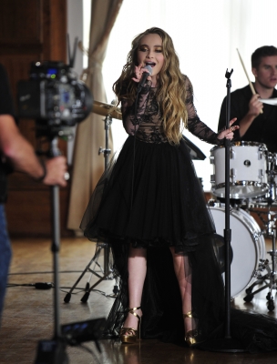 Sabrina_Carpenter_123.JPG