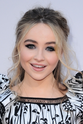 Sabrina_Carpenter_18~9.JPG