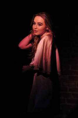 Sabrina_Carpenter_199~0.JPG