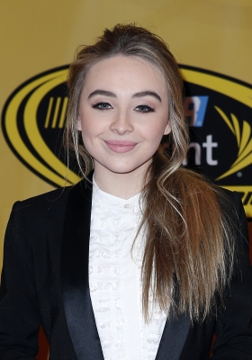 Sabrina_Carpenter_19~12.jpg