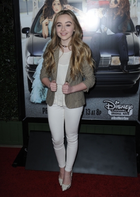 Sabrina_Carpenter_22~0.JPG