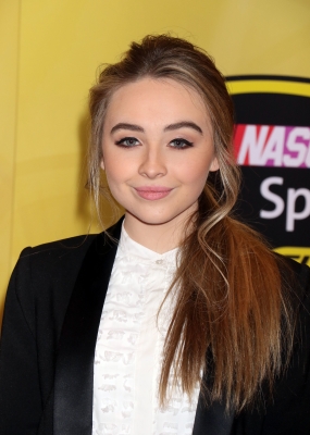 Sabrina_Carpenter_23~9.jpg