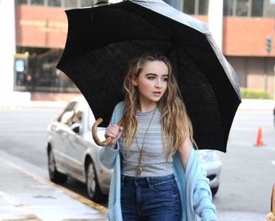 Sabrina_Carpenter_286.jpg