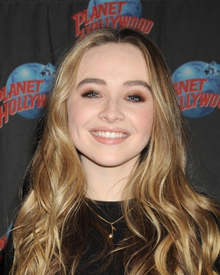 Sabrina_Carpenter_48~3.jpg