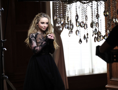 Sabrina_Carpenter_83~0.JPG