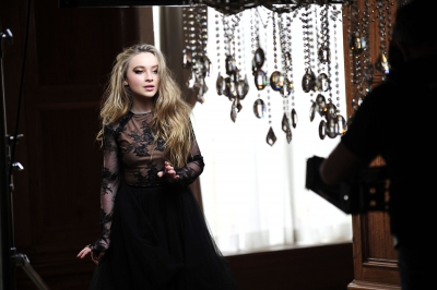 Sabrina_Carpenter_84~0.JPG