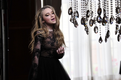 Sabrina_Carpenter_88~0.JPG