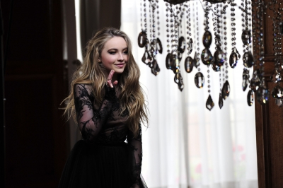 Sabrina_Carpenter_90~0.JPG