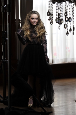 Sabrina_Carpenter_94~0.JPG