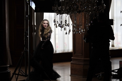 Sabrina_Carpenter_97~0.JPG