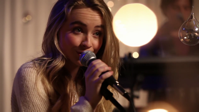 Sabrina_Carpenter_Home_for_the_Holidays_Disney_Playlist_Christmas_Sessions_20145B12-20-095D.PNG