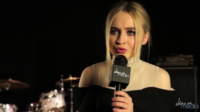 Sabrina_Carpenter_Talks_-Smoke___Fire-_Single2C_New_Album___Songwriting_mp40073.jpg