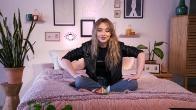 Sabrina_Carpenter_Urban_Outfitters_1080p_WEB-DL_DD5_1_H264-TVSmash_mkvvs571.jpg