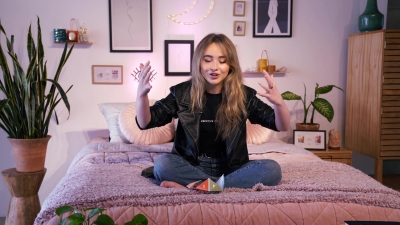 Sabrina_Carpenter_Urban_Outfitters_1080p_WEB-DL_DD5_1_H264-TVSmash_mkvvs579.jpg