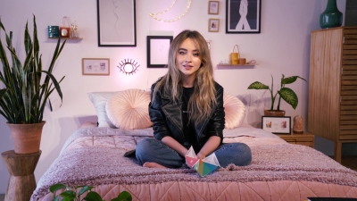 Sabrina_Carpenter_Urban_Outfitters_1080p_WEB-DL_DD5_1_H264-TVSmash_mkvvs731.jpg