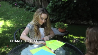 WWW_DOWNVIDS_NET-Sabrina_Carpenter_-_The_Middle_of_Starting_Over_28Official_Lyric_Video29_mp40225.jpg