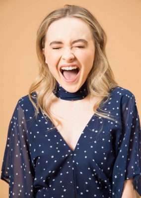 a4ed4965c53eae04-oneninetynine-jessica-diez-hair-makeup-girlfriend-sabrina-carpenter-5.jpg