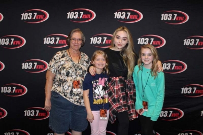 sabrina-carpenter-live-cbs-radio-performance-showroom-74.jpg