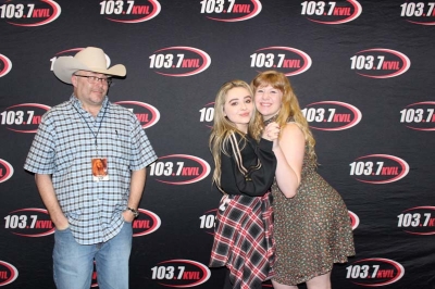 sabrina-carpenter-live-cbs-radio-performance-showroom-79.jpg