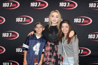 sabrina-carpenter-live-cbs-radio-performance-showroom-89.jpg