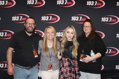 sabrina-carpenter-live-cbs-radio-performance-showroom-98.jpg