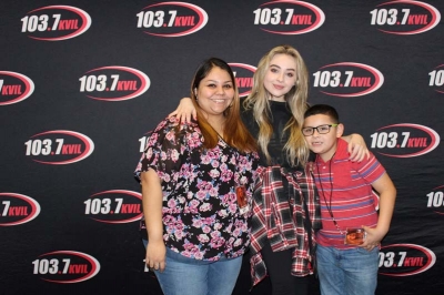 sabrina-carpenter-live-cbs-radio-performance-showroom-99.jpg