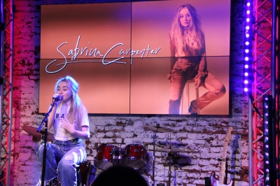 sabrina-carpenter-performance-7.jpg