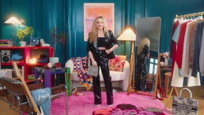 y2meta_com_-_Every_Outfit_Sabrina_Carpenter_Wears_in_a_Week___7_Days2C_7_Looks___Vogue-281080p29_285.jpg