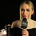 Sabrina_Carpenter_Talks_-Smoke___Fire-_Single2C_New_Album___Songwriting_mp40073.jpg